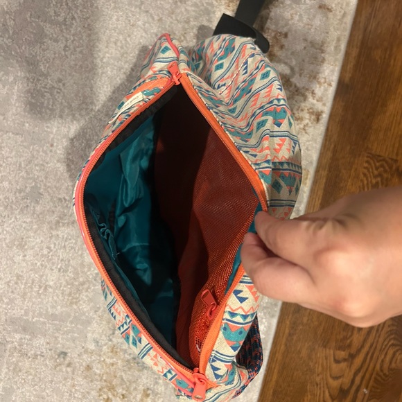 KAVU Geometric Sling Bag with Teal and Coral - Picture 3 of 4